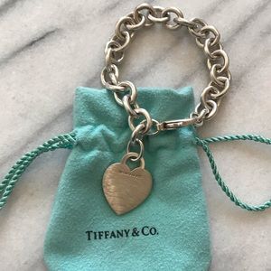 Tiffany & Co. Classic Dangling Heart Bracelet 7.5”